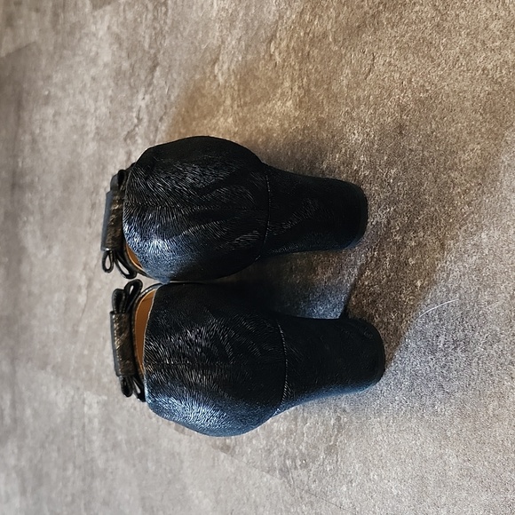 Peter Kaiser black subtle zebra print black and silver size 8 heel - Picture 3 of 5